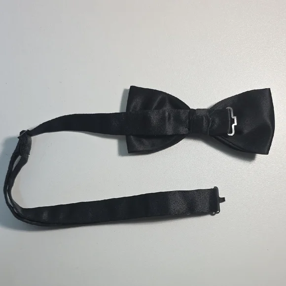 Classic Black Bow Tie - Picture 3 of 4